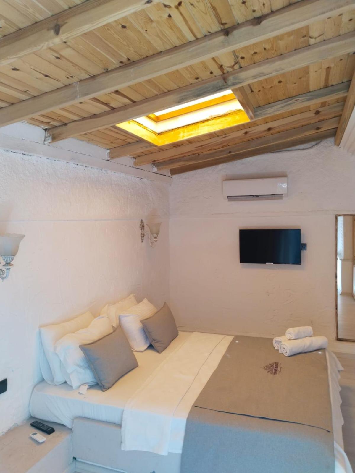 Tek Han Alacati Hotel ภายนอก รูปภาพ