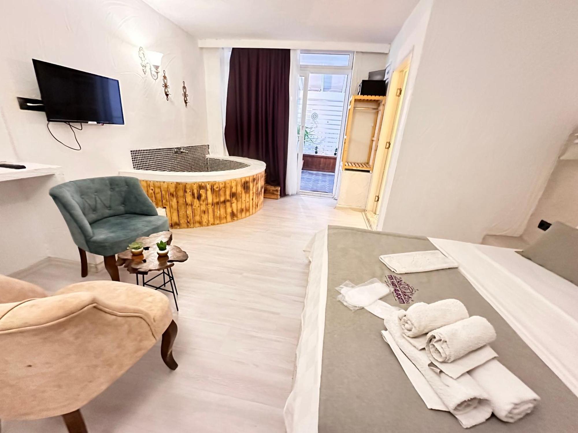 Tek Han Alacati Hotel ภายนอก รูปภาพ